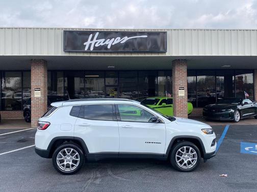 2022 Jeep Compass Latitude Lux