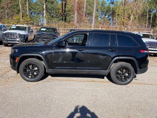 2024 Jeep Grand Cherokee Laredo