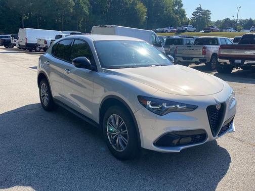 2024 Alfa Romeo Stelvio Base