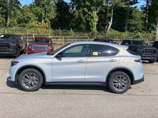 2024 Alfa Romeo Stelvio Base