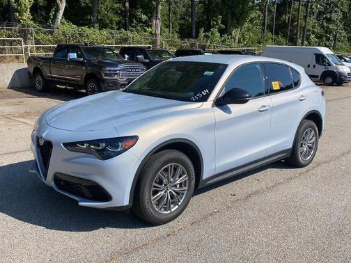 2024 Alfa Romeo Stelvio Base