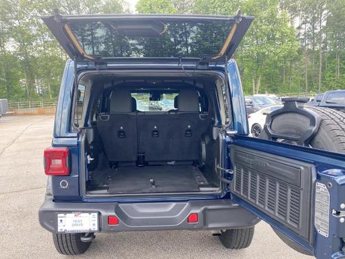 Fathom Blue Pearlcoat 2025 Jeep Wrangler Sahara