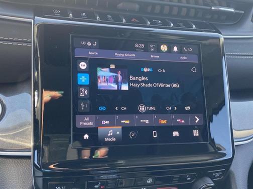 2022 Jeep Grand Cherokee L Laredo