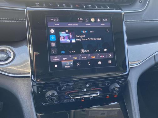 2022 Jeep Grand Cherokee L Laredo