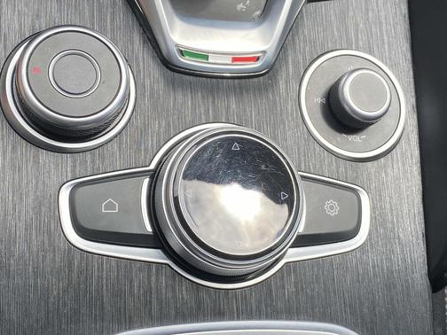 2022 Alfa Romeo Giulia Base