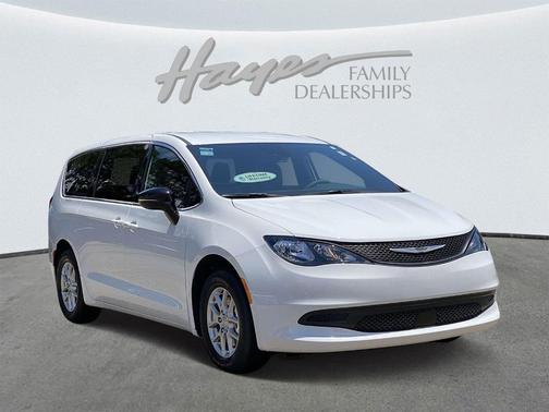 2025 Chrysler Voyager LX