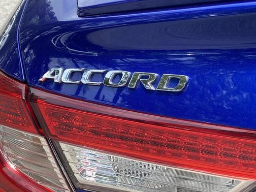 Still Night Pearl 2020 Honda Accord Sport 1.5T