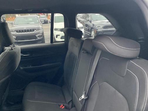 2024 Jeep Grand Cherokee Laredo X