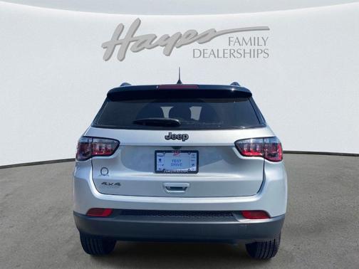 Silver Zynith 2024 Jeep Compass Latitude