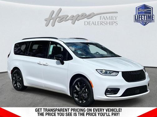 Bright White Clearcoat 2026 Chrysler Pacifica Select