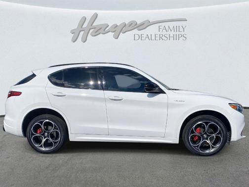2022 Alfa Romeo Stelvio Veloce