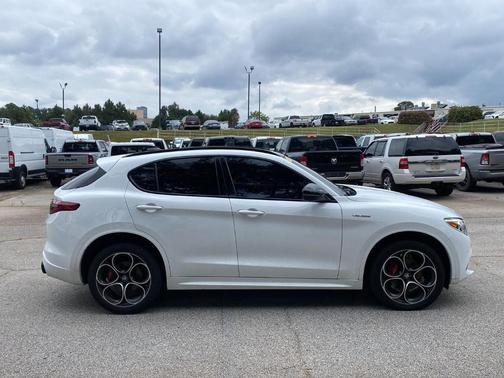 2022 Alfa Romeo Stelvio Veloce