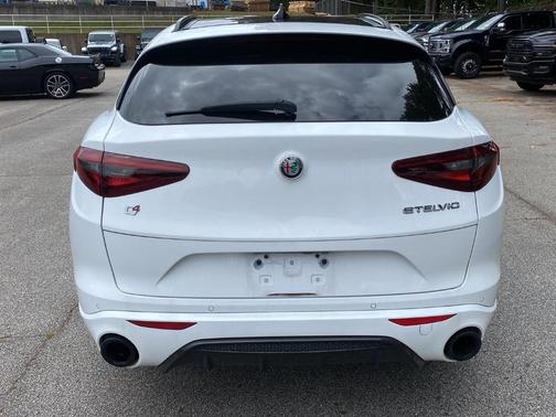 2022 Alfa Romeo Stelvio Veloce