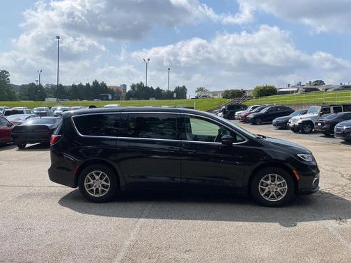 2023 Chrysler Pacifica Touring-L