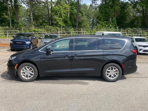 2023 Chrysler Pacifica Touring-L
