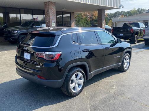 Diamond Black 2021 Jeep Compass Latitude
