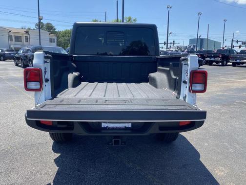 Bright White Clearcoat 2022 Jeep Gladiator Sport
