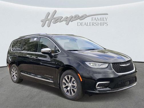 2025 Chrysler Pacifica Hybrid Pinnacle