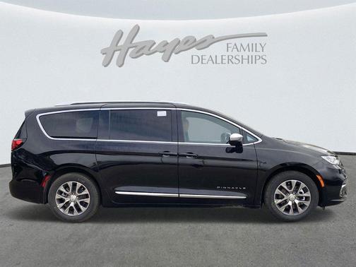 2025 Chrysler Pacifica Hybrid Pinnacle