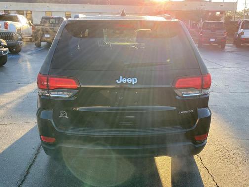 2020 Jeep Grand Cherokee Laredo E