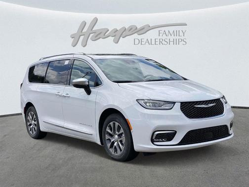 2025 Chrysler Pacifica Hybrid Pinnacle