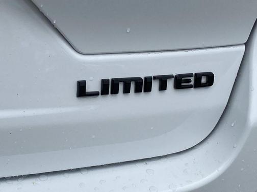 Bright White Clearcoat 2024 Jeep Grand Cherokee Limited