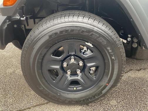 2026 Jeep Gladiator Sport