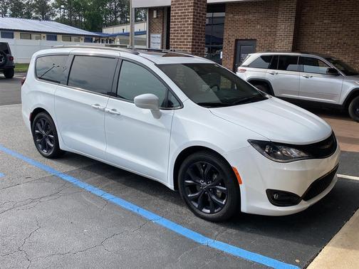 2020 Chrysler Pacifica Touring-L