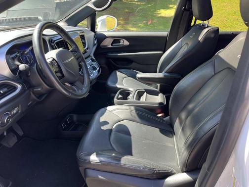 2020 Chrysler Pacifica Touring-L