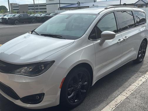 2020 Chrysler Pacifica Touring-L