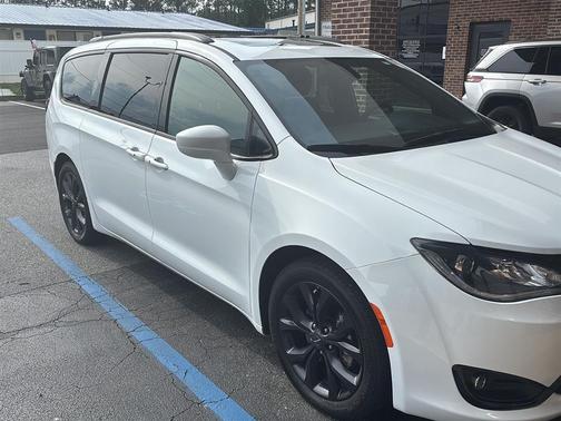 2020 Chrysler Pacifica Touring-L