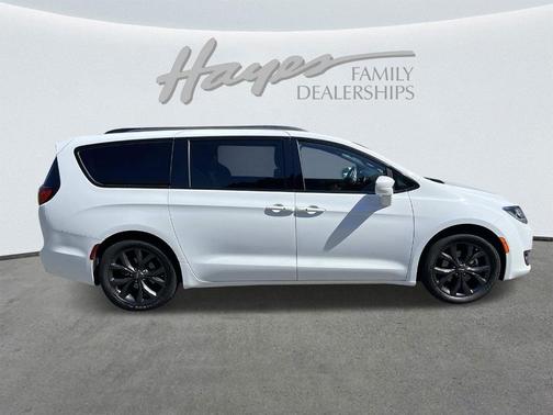 2020 Chrysler Pacifica Touring-L