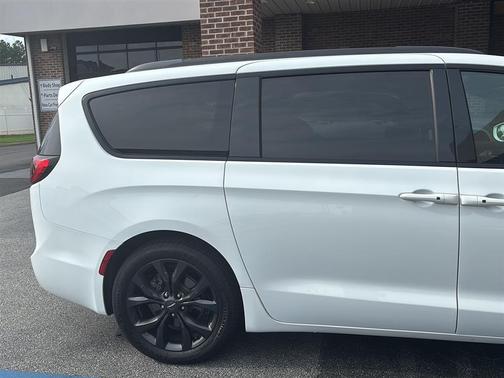 2020 Chrysler Pacifica Touring-L