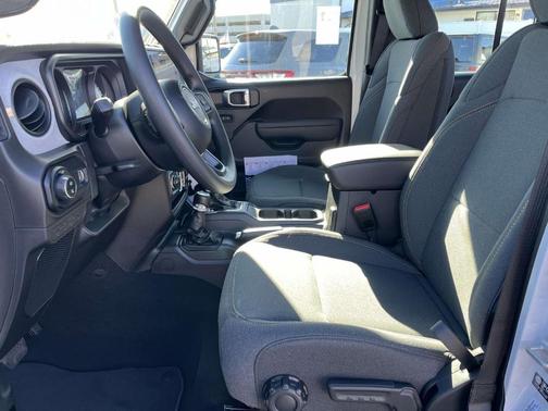 Bright White Clearcoat 2026 Jeep Gladiator Sport