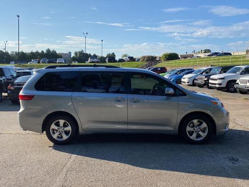 2015 Toyota Sienna LE