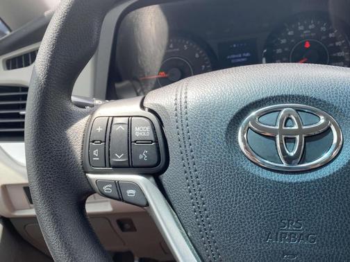 2015 Toyota Sienna LE