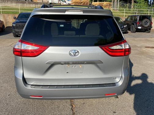 2015 Toyota Sienna LE
