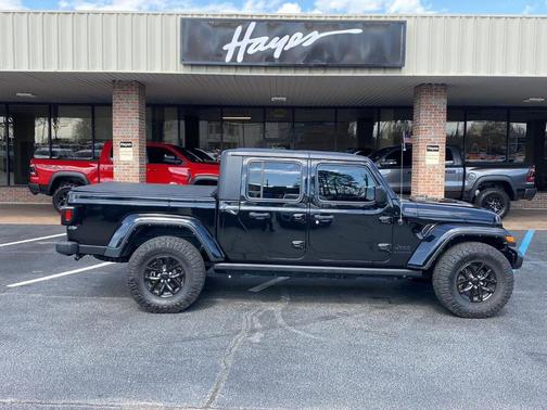 2022 Jeep Gladiator Sport
