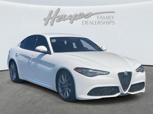 2022 Alfa Romeo Giulia Base