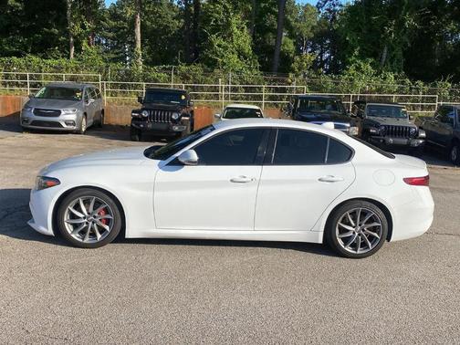 2022 Alfa Romeo Giulia Base