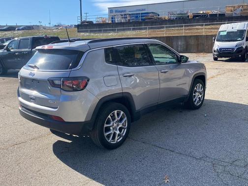 2022 Jeep Compass Latitude Lux