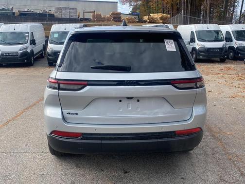 2024 Jeep Grand Cherokee Laredo