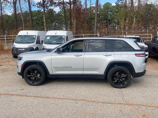 2024 Jeep Grand Cherokee Laredo