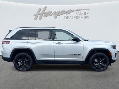 2024 Jeep Grand Cherokee Laredo