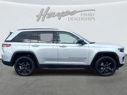 2024 Jeep Grand Cherokee Laredo