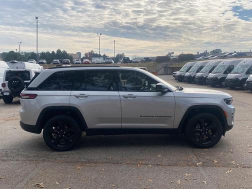 2024 Jeep Grand Cherokee Laredo