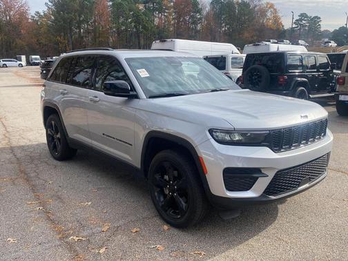 2024 Jeep Grand Cherokee Laredo