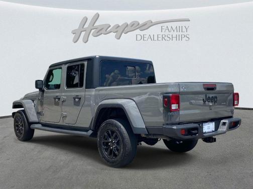 Sting Gray Clearcoat 2022 Jeep Gladiator Sport