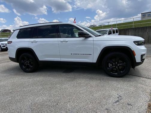 2022 Jeep Grand Cherokee L Laredo