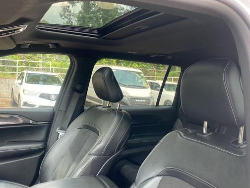 2022 Jeep Grand Cherokee L Laredo
